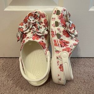 Floral CROCS white